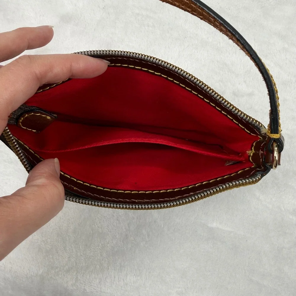 Dooney & Bourke Cream Pebbled‎ Leather Wristlet Pouch Brown Trim Duck Logo READ